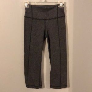 Lulu lemon crop leggings in EUC